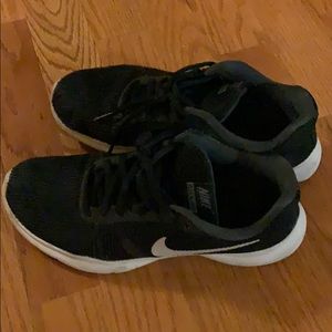 Nike all black sneaker